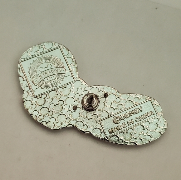 Disney Pin Trading Mickey Mouse Icons Shoes Collection Pin 2017 - Picture 2 of 3